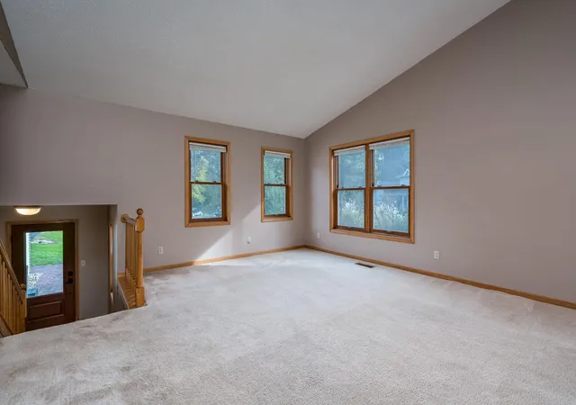 Photo 4 of Single family home for sale at 50 Canterbury Ct, Mankato, MN 56001 | MLS# 7154338 | Listing updated on 2026-10-03