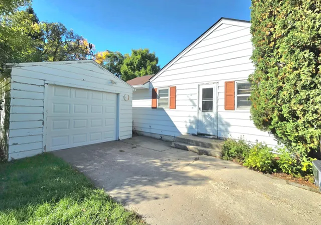 Photo 2 of Single family home for sale at 1323 12th Avenue N, Moorhead, MN 56560 | MLS# 7154340 | Listing updated on 2026-10-04