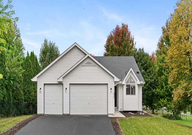 Single family home for sale at 820 S Maple St, Belle Plaine, MN 56011 | MLS# 7154348