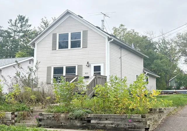 Single family home for sale at 922 6th Street S, Stillwater, MN 55082 | MLS# 7154350 | Listing updated on 2026-10-08