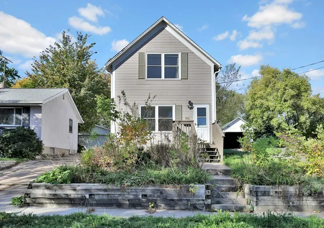 Single family home for sale at 922 6th Street S, Stillwater, MN 55082 | MLS# 7154350