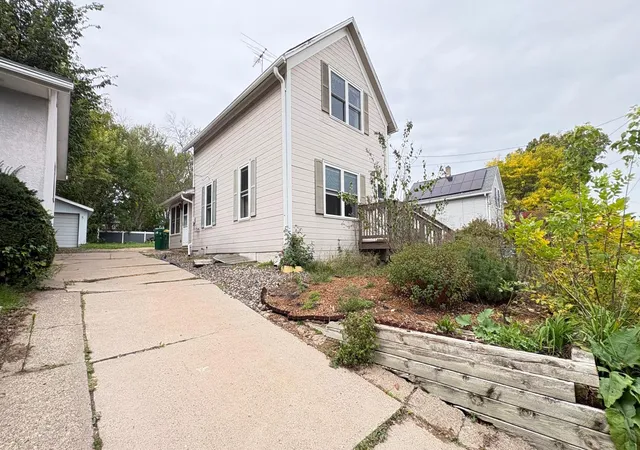 Photo 2 of Single family home for sale at 922 6th Street S, Stillwater, MN 55082 | MLS# 7154350 | Listing updated on 2026-10-06