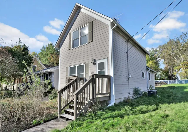 Photo 3 of Single family home for sale at 922 6th Street S, Stillwater, MN 55082 | MLS# 7154350 | Listing updated on 2026-10-09