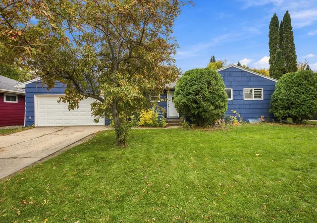 Photo 2 of Single family home for sale at 1509 9th Avenue S, Moorhead, MN 56560 | MLS# 7154366 | Listing updated on 2026-10-16