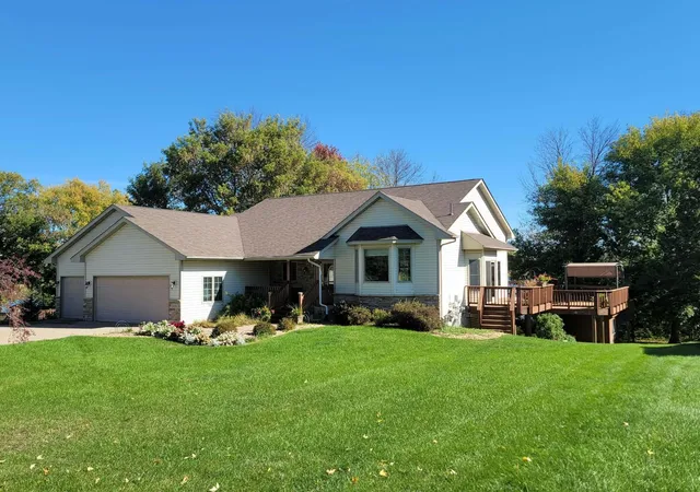 Photo 1 of Single family home for sale at 28319 Lakeside Ln, Lindstrom, MN 55045 | MLS# 7154384 | Listing updated on 2026-10-08