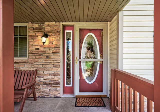 Photo 3 of Single family home for sale at 28319 Lakeside Ln, Lindstrom, MN 55045 | MLS# 7154384 | Listing updated on 2026-10-08