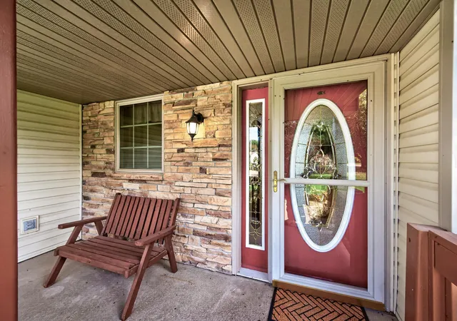 Photo 4 of Single family home for sale at 28319 Lakeside Ln, Lindstrom, MN 55045 | MLS# 7154384 | Listing updated on 2026-10-08