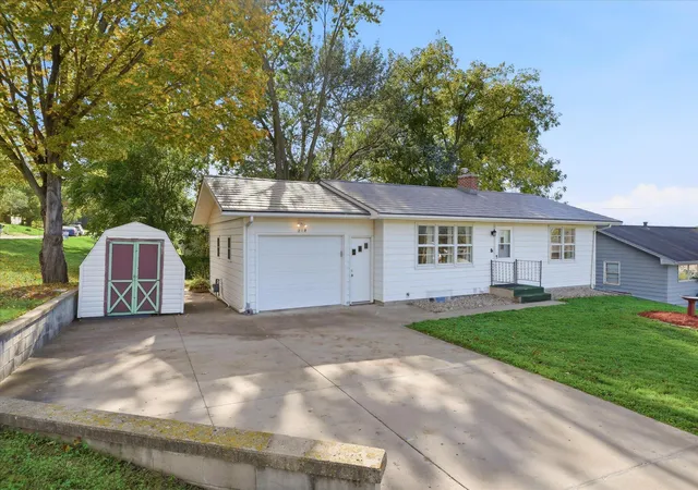 Photo 1 of Sale Pending at 218 Maple St, Le Sueur, MN 56058 | MLS# 7154385 | Listing updated on 2026-10-14