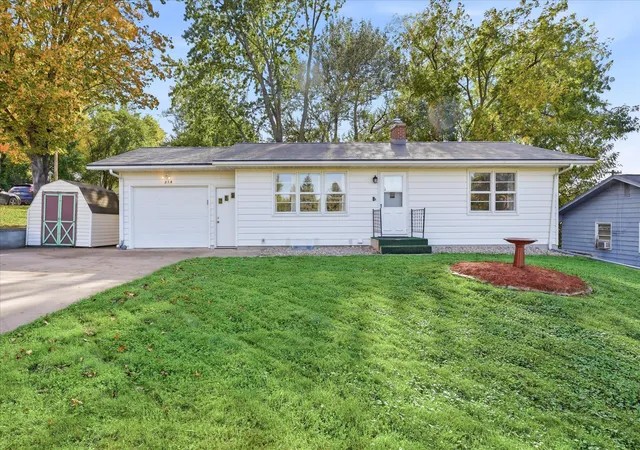 Photo 2 of Sale Pending at 218 Maple St, Le Sueur, MN 56058 | MLS# 7154385 | Listing updated on 2026-10-14
