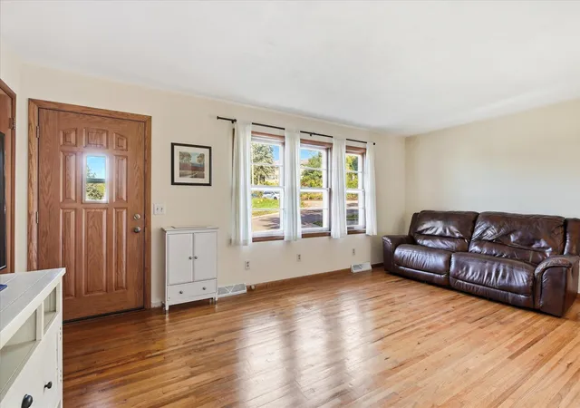 Photo 3 of Sale Pending at 218 Maple St, Le Sueur, MN 56058 | MLS# 7154385 | Listing updated on 2026-10-14
