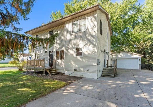 Photo 3 of Single family home for sale at 737 S Dakota Ave, New Richmond, WI 54017 | MLS# 7154419 | Listing updated on 2026-10-13