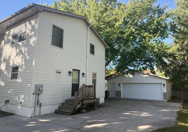 Photo 3 of Single family home for sale at 737 S Dakota Ave, New Richmond, WI 54017 | MLS# 7154419 | Listing updated on 2026-10-09