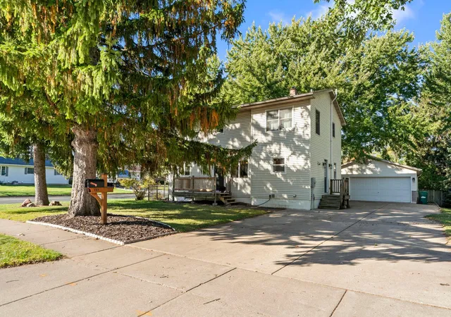 Photo 4 of Single family home for sale at 737 S Dakota Ave, New Richmond, WI 54017 | MLS# 7154419 | Listing updated on 2026-10-09