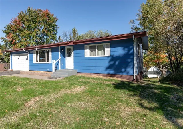 Photo 3 of Single family home for sale at 1109 16th Avenue E, Menomonie, WI 54751 | MLS# 7154422 | Listing updated on 2026-10-06