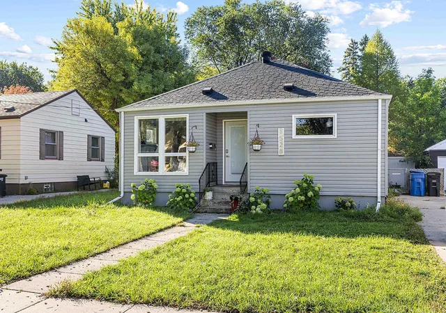 Photo 3 of Single family home for sale at 1528 8th Avenue S, Fargo, ND 58103 | MLS# 7154434 | Listing updated on 2026-10-03