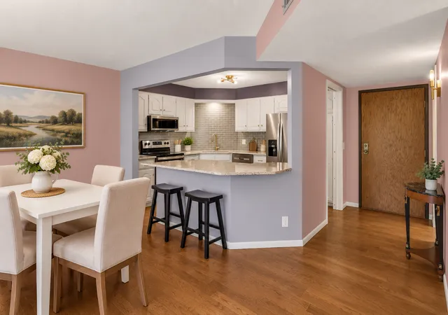 Photo 3 of Condo for sale at 3030 Saint Albans Ml Rd #211, Hopkins, MN 55305 | MLS# 7154450 | Listing updated on 2026-10-03