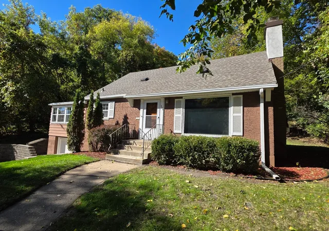 Photo 2 of Single family home for sale at 909 Old Lexington Ave, Saint Paul, MN 55116 | MLS# 7154456 | Listing updated on 2026-10-07