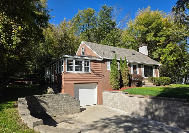 Photo 3 of Single family home for sale at 909 Old Lexington Ave, Saint Paul, MN 55116 | MLS# 7154456 | Listing updated on 2026-10-07