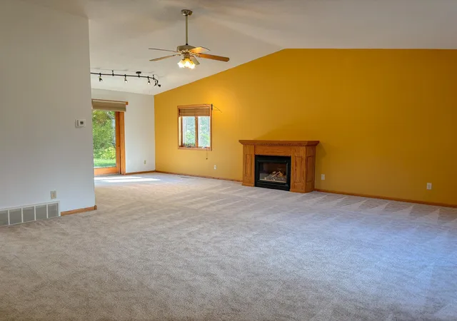 Photo 4 of Single family home for sale at 1727 S Court St, Fergus Falls, MN 56537 | MLS# 7154470 | Listing updated on 2026-10-06