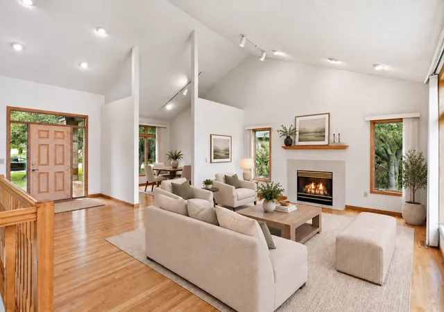Photo 1 of Single family home for sale at 3200 Bent Tree Hills Dr, Saint Paul, MN 55112 | MLS# 7154473 | Listing updated on 2026-10-08