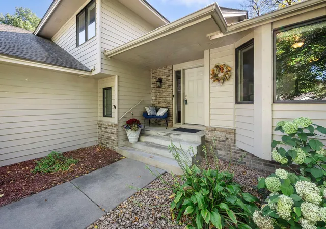 Photo 3 of Single family home for sale at 1205 Hilloway Cir, Burnsville, MN 55306 | MLS# 7154476 | Listing updated on 2026-10-07