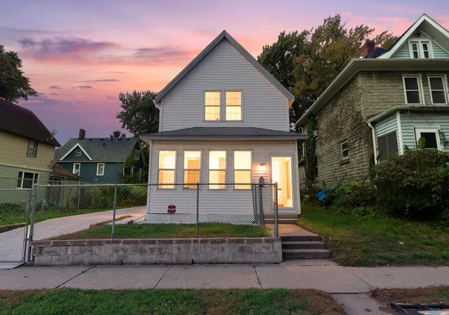 Single family home for sale at 909 Park St, Saint Paul, MN 55117 | MLS# 7154477