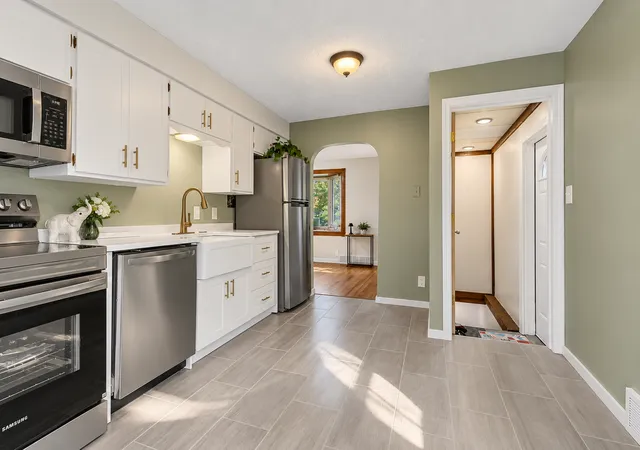 Photo 3 of Single family home for sale at 526 Becker Ave Se, Willmar, MN 56201 | MLS# 7154483 | Listing updated on 2026-10-08