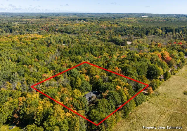 Photo 2 of Single family home for sale at 5731 Sunburst Dr, Duluth, MN 55810 | MLS# 7154486 | Listing updated on 2026-10-05
