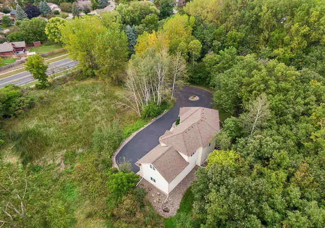 Photo 4 of Single family home for sale at 14831 Lac Lavon Dr, Burnsville, MN 55306 | MLS# 7154493 | Listing updated on 2026-10-08