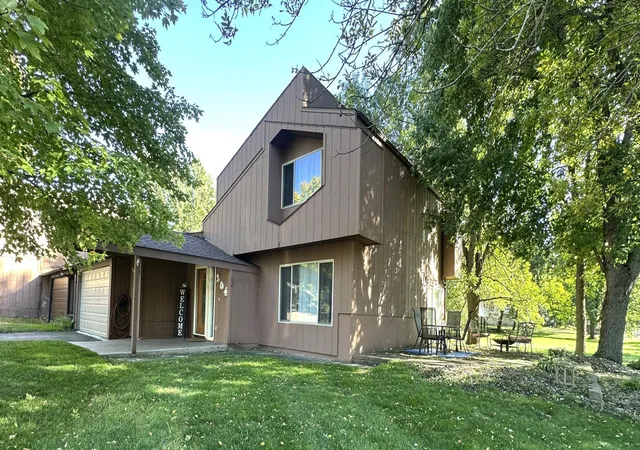 Single family home for sale at 304 Cedar Ln, Montevideo, MN 56265 | MLS# 7154509