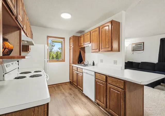 Listing Photo 4 - Condo for sale in building located at 3265 80th St E, Inver Grove Heights, MN 55076 - Unit #207
