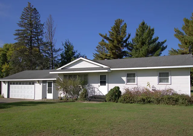 Photo 2 of Single family home for sale at 1519 4th Street Ne, Staples, MN 56479 | MLS# 7154518 | Listing updated on 2026-10-06