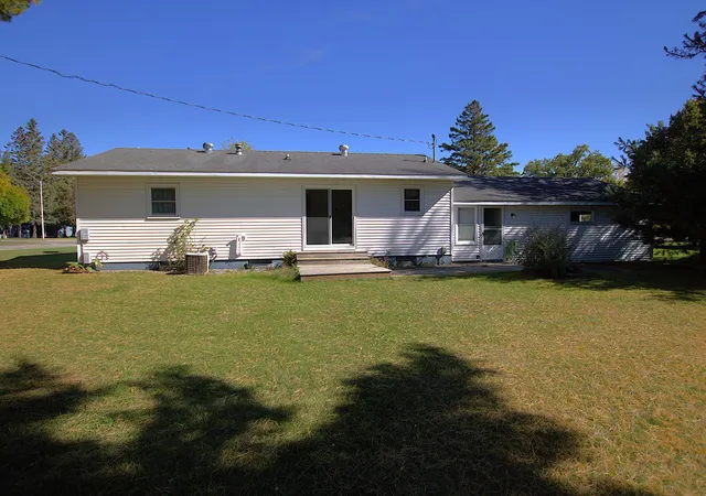 Photo 3 of Single family home for sale at 1519 4th Street NE, Staples, MN 56479 | MLS# 7154518 | Listing updated on 2026-10-06