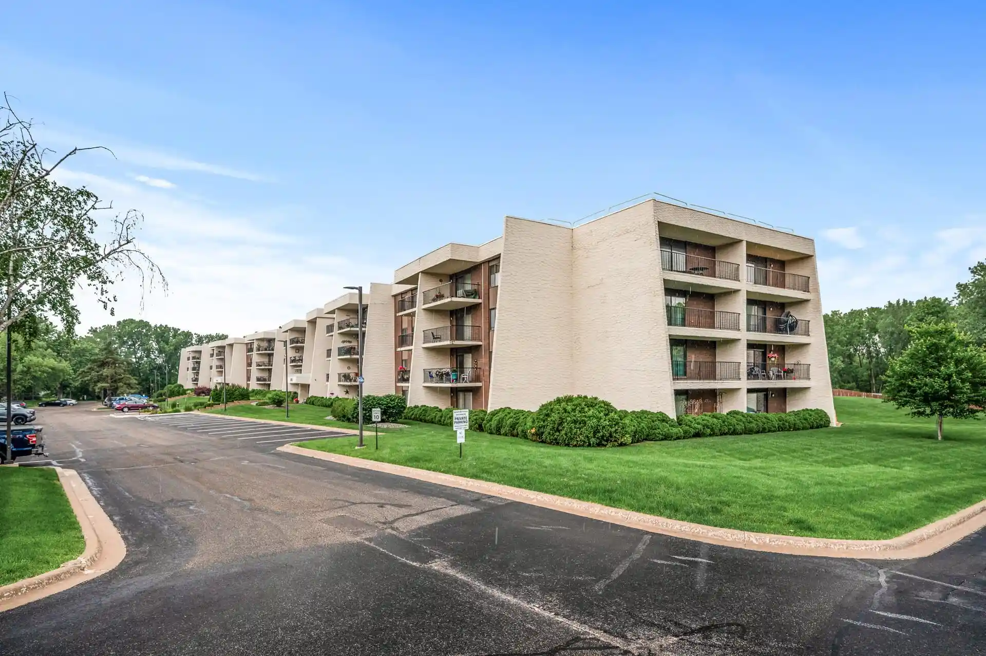 Listing Photo 2 - Condo for sale in 2455 Londin Ln E located at 2455 Londin Ln E, Maplewood, MN 55119 - Unit #216