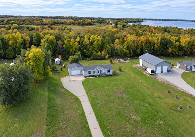 Photo 3 of Single family home for sale at 21049 Westwood Dr, Clitherall, MN 56524 | MLS# 7154523 | Listing updated on 2026-10-06