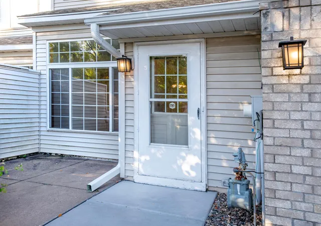 Photo 3 of Single family home for sale at 9175 Troon Ct, Saint Paul, MN 55125 | MLS# 7154532 | Listing updated on 2026-10-09