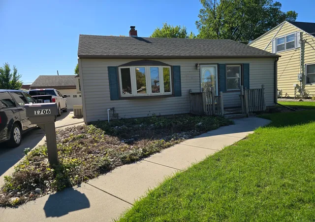 Photo 1 of Single family home for sale at 1706 2nd Avenue S, Fargo, ND 58103 | MLS# 7154540 | Listing updated on 2026-10-05
