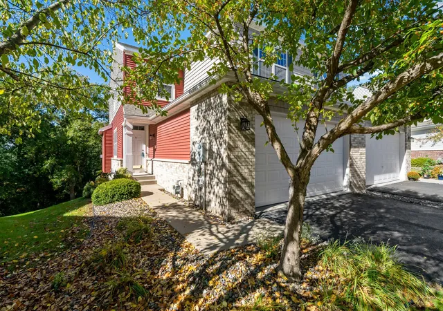 Photo 2 of Single family home for sale at 18043 Kindred Ct, Lakeville, MN 55044 | MLS# 7154555 | Listing updated on 2026-10-07