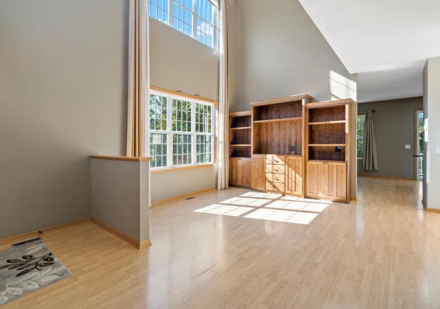 Photo 3 of Single family home for sale at 18043 Kindred Ct, Lakeville, MN 55044 | MLS# 7154555 | Listing updated on 2026-10-07