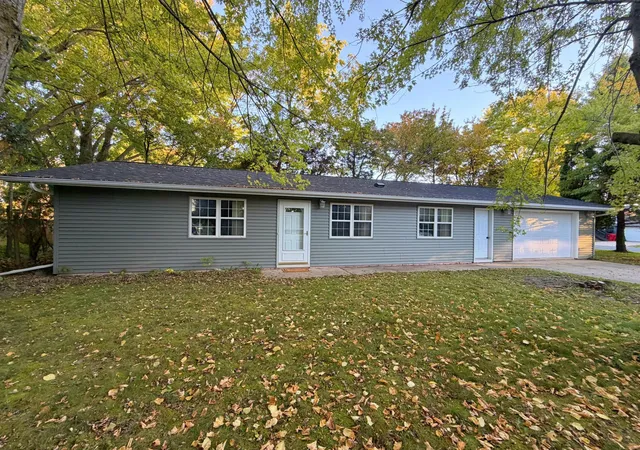 Photo 1 of Single family home for sale at 102 9th Avenue Ne, Dodge Center, MN 55927 | MLS# 7154564 | Listing updated on 2026-10-19