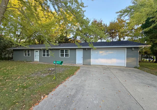 Photo 2 of Single family home for sale at 102 9th Avenue Ne, Dodge Center, MN 55927 | MLS# 7154564 | Listing updated on 2026-10-19