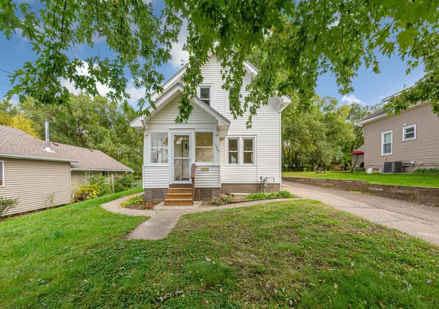 Photo 1 of Single family home for sale at 1427 Central Ave N, Faribault, MN 55021 | MLS# 7154569 | Listing updated on 2026-10-26