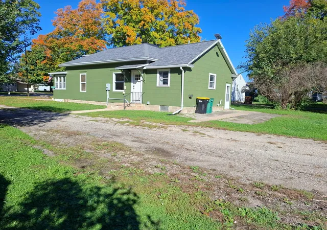 Photo 4 of Single family home for sale at 625 N Section Ave, Spring Valley, MN 55975 | MLS# 7154579 | Listing updated on 2026-10-13