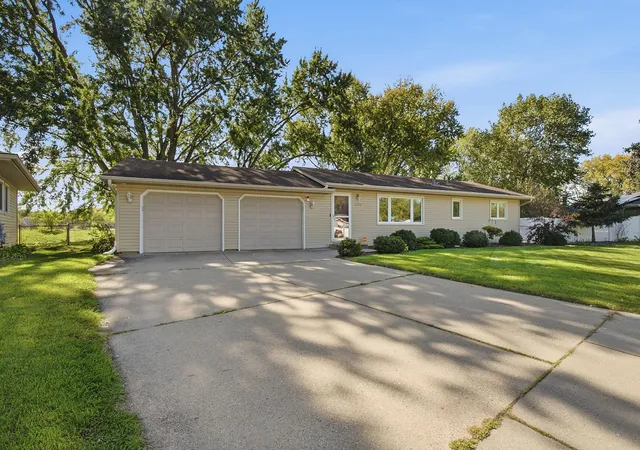Photo 1 of Single family home for sale at 2128 Shale Ln, Saint Paul, MN 55122 | MLS# 7154586 | Listing updated on 2026-10-30