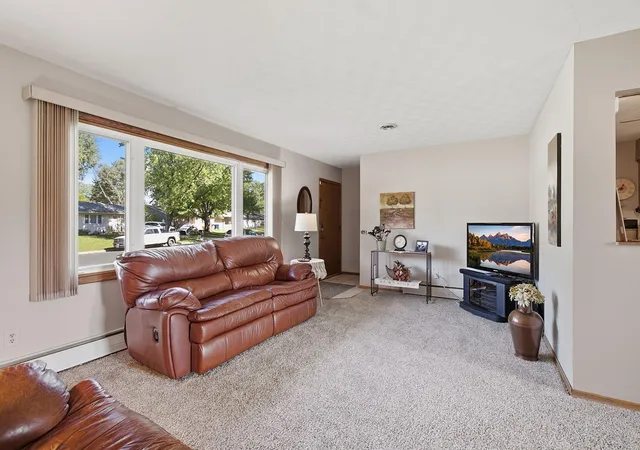 Photo 4 of Single family home for sale at 2128 Shale Ln, Saint Paul, MN 55122 | MLS# 7154586 | Listing updated on 2026-10-09