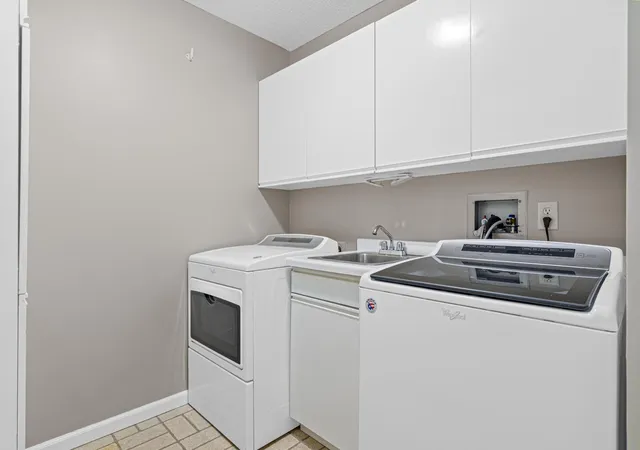 Photo 17 of Condo for sale at 1235 Yale Pl #808, Minneapolis, MN 55403 | MLS# 7154590 | Listing updated on 2026-10-06