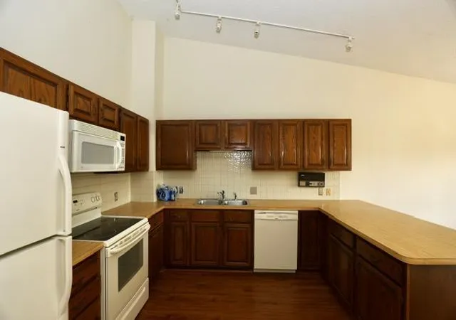 Photo 2 of Single family home for sale at 18300 Creeks Bnd Dr, Minnetonka, MN 55345 | MLS# 7154591 | Listing updated on 2026-10-03