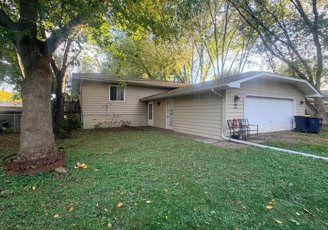 Photo 1 of Sale Pending at 11465 Lakeview Rd, Chisago City, MN 55013 | MLS# 7154601 | Listing updated on 2026-10-08