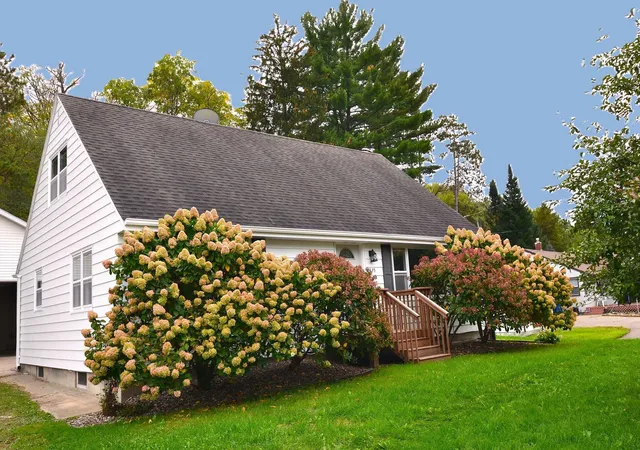Photo 2 of Single family home for sale at 435 Spring Crk Rd S, Red Wing, MN 55066 | MLS# 7154633 | Listing updated on 2026-10-09