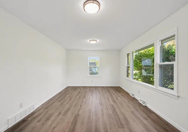 Photo 4 of Single family home for sale at 435 Spring Crk Rd S, Red Wing, MN 55066 | MLS# 7154633 | Listing updated on 2026-10-09